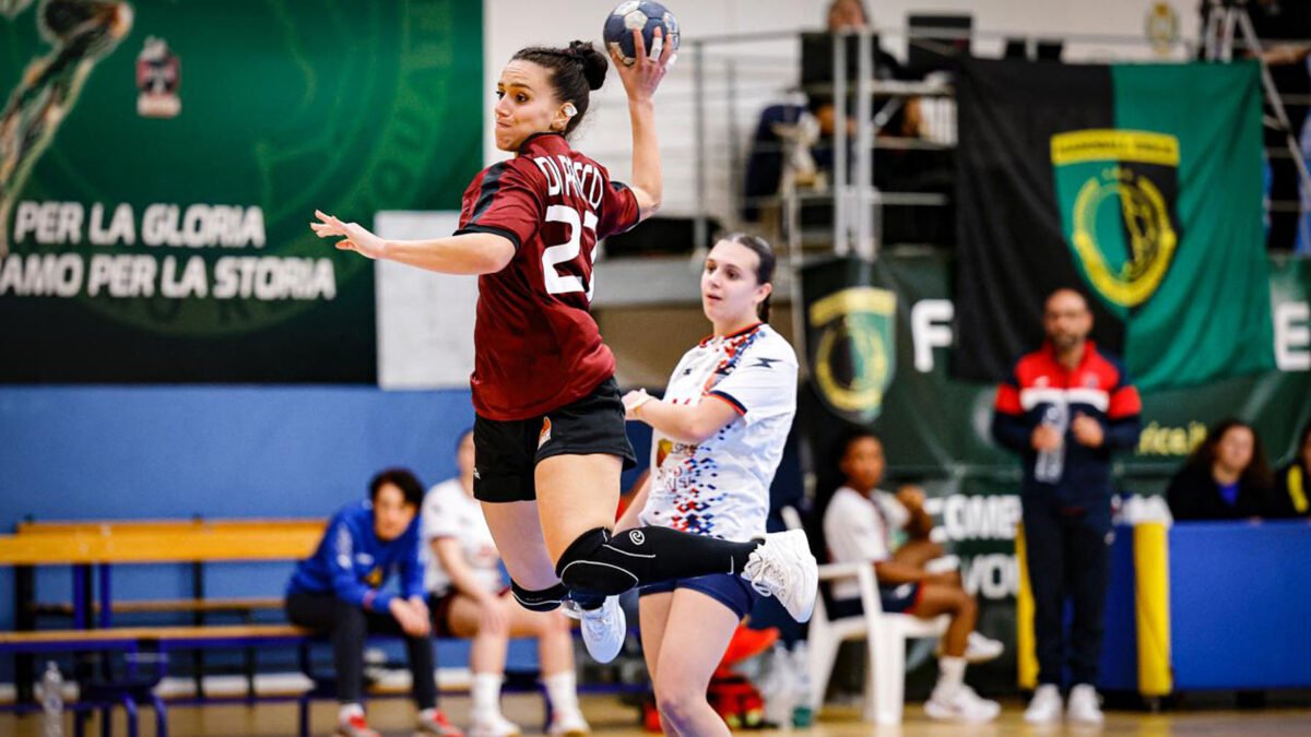 Francesca Di Prisco dell’Handball Trapani durante la gara di Serie A2 femminile contro il Mattroina