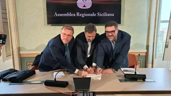 Opposizione, mozione sfiducia a Schifani aperta a maggioranza