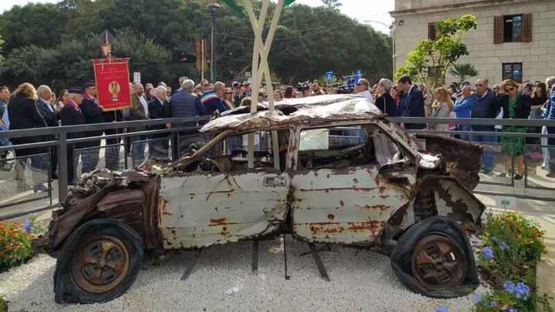 Oggi a Trapani si sono svegliati tutti artisti, scultori, urbanisti, RUP