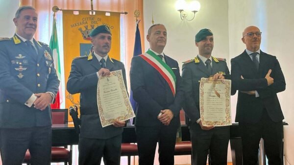 Conferiti Encomi ai finanzieri di scorta del Procuratore Vella che evitarono una tragedia in autostrada