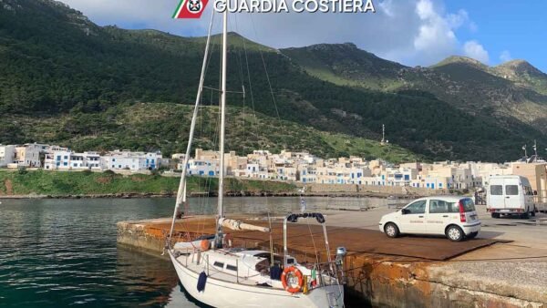 Unità da diporto in difficoltà a Marettimo. Intervento della Guardia  Costiera