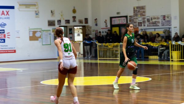 Giorgia Lombardo della 102 Basket Erice in azione durante una partita di Serie C femminile