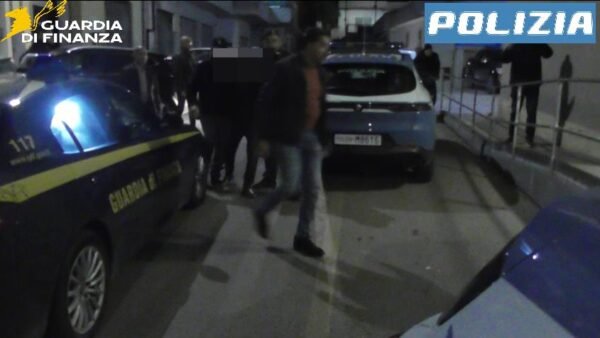 Un fermo per l’incendio delle tre auto della Guardia di Finanza a Modica