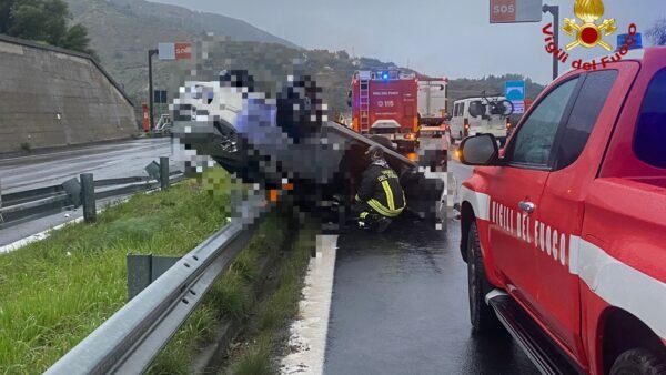 incidente stradale A18