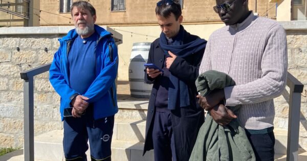 don Mattia Ferrari e Luca Casarini,